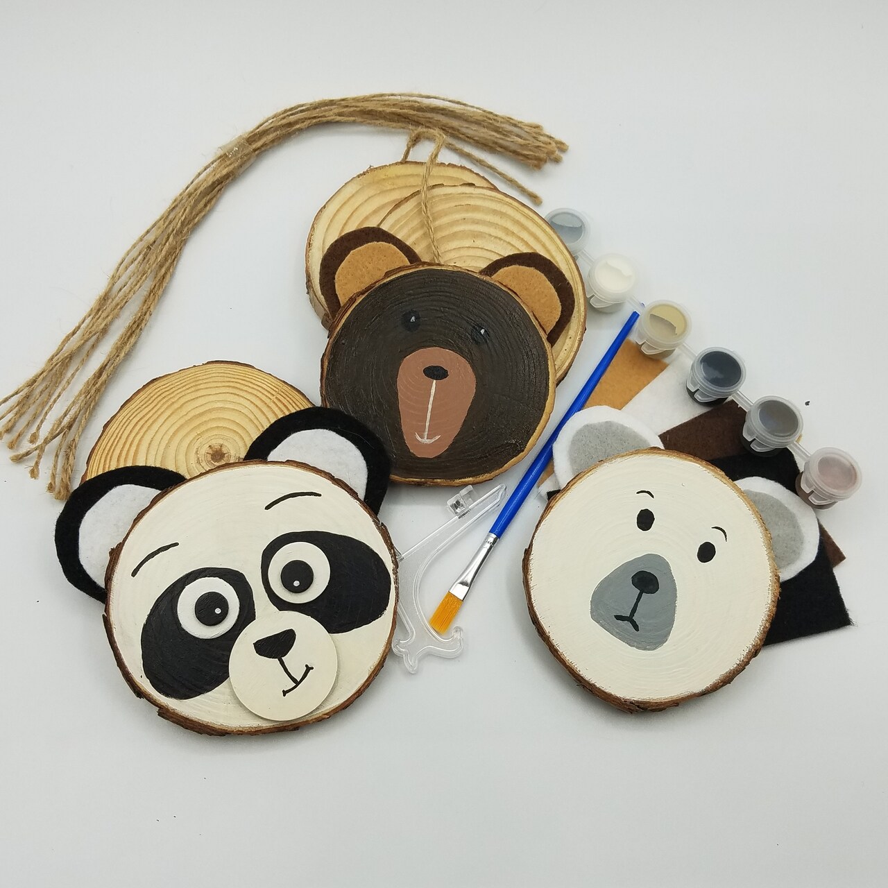 Ink and Trinket Kids 3 Bears Wood Slice Painting Craft Kit, DIY Ornaments, Natural Wood